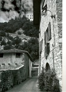 All'ombra del castello