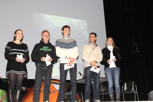 Il palco della premiazione bianco-nero.